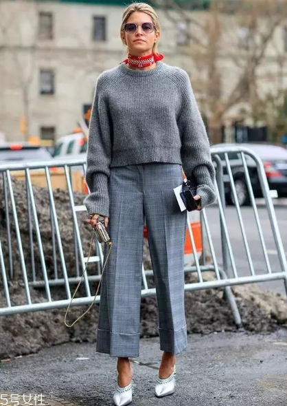 闊腿褲搭配什么毛衣？這個春天這樣穿