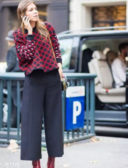 闊腿褲搭配什么毛衣？這個春天這樣穿