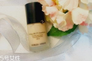 阿瑪尼粉底液脫妝嗎？4小時(shí)后要補(bǔ)妝