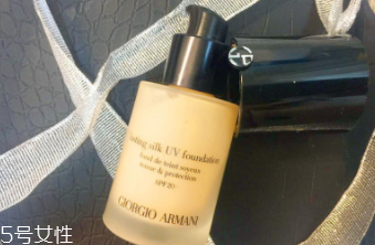 阿瑪尼粉底液脫妝嗎？4小時(shí)后要補(bǔ)妝
