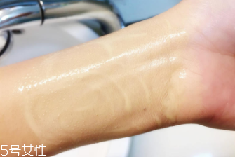 阿瑪尼粉底液脫妝嗎？4小時(shí)后要補(bǔ)妝