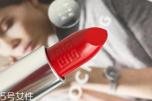 紀(jì)梵希小羊皮是啞光口紅嗎？官方強(qiáng)調(diào)半啞光質(zhì)地