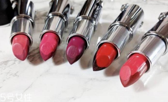 紀(jì)梵希小羊皮是啞光口紅嗎？官方強(qiáng)調(diào)半啞光質(zhì)地