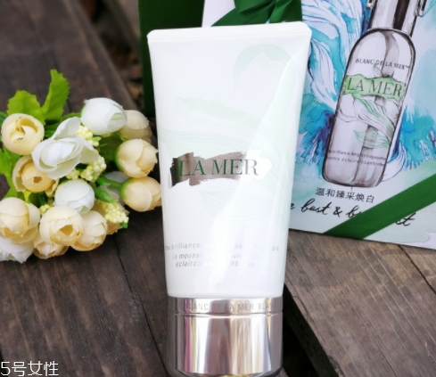 海藍(lán)之謎透潔面泡沫怎么用？璀璨凈透潔面泡沫