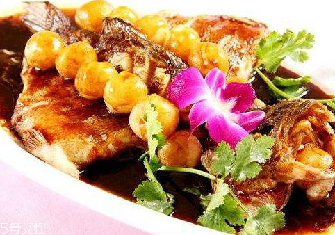 糖醋魚用什么醋 甜酸適口的糖醋魚 糖醋魚用什么醋 甜酸適口的糖醋魚