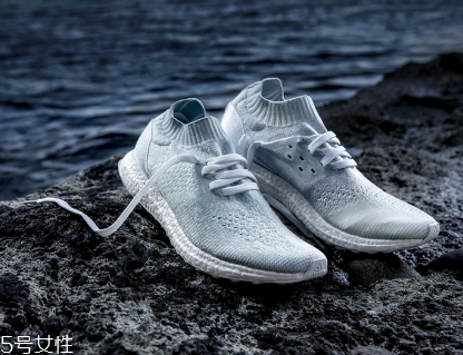 運(yùn)動鞋夾腳怎么辦？巧妙利用濕報紙