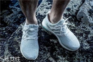 運(yùn)動鞋夾腳怎么辦？巧妙利用濕報紙