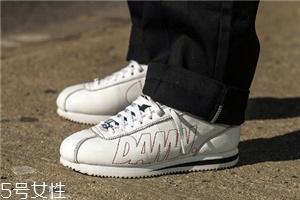 運(yùn)動(dòng)鞋腳面緊怎么處理？千萬(wàn)不要勉強(qiáng)穿