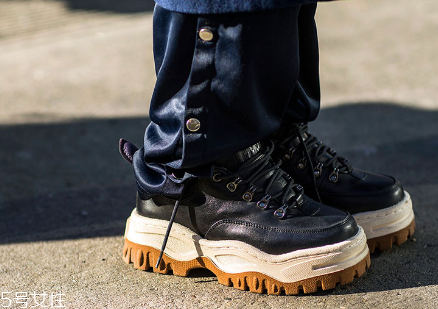 運(yùn)動(dòng)鞋里面怎么清洗？運(yùn)動(dòng)鞋清洗要仔細(xì)