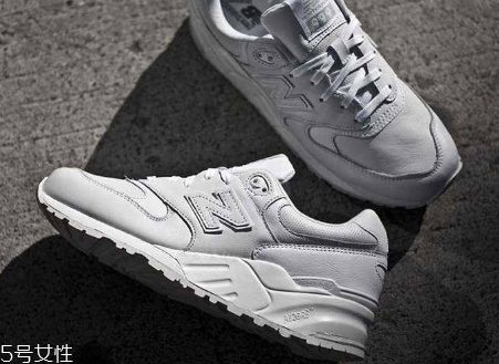 運(yùn)動(dòng)鞋上有個(gè)n是什么牌子？街頭最火爆的運(yùn)動(dòng)鞋品牌