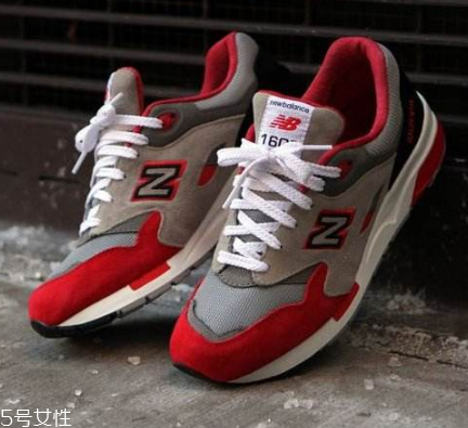 運(yùn)動(dòng)鞋上有個(gè)n是什么牌子？街頭最火爆的運(yùn)動(dòng)鞋品牌