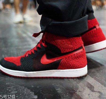 運(yùn)動鞋最上面的兩個孔是干什么用的？