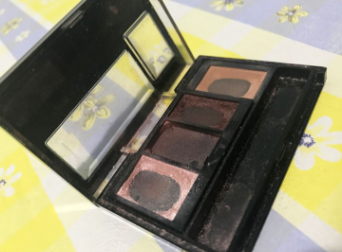 KATE眼影飛粉嗎？持久不飛粉