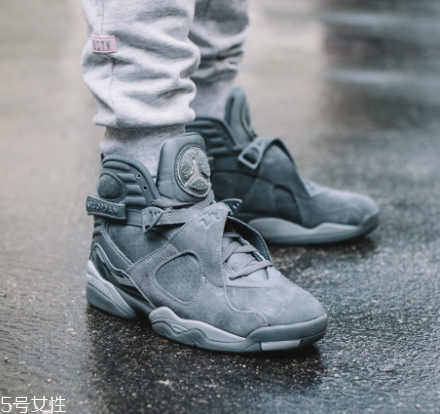 運(yùn)動(dòng)鞋上的膠怎么去掉？用香蕉水就能輕松洗掉