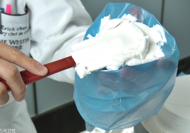 奶油怎么擠花 奶油擠花教程圖解 奶油怎么擠花 奶油擠花教程圖解