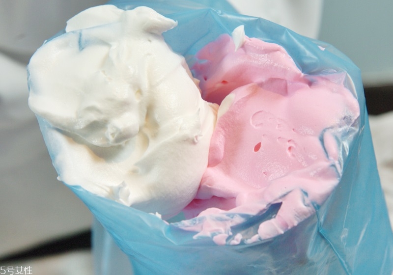 奶油怎么擠花 奶油擠花教程圖解 奶油怎么擠花 奶油擠花教程圖解