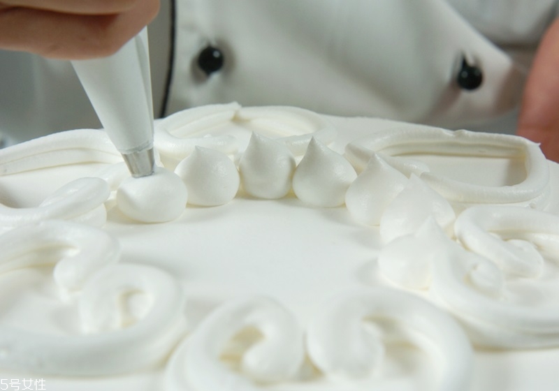 奶油怎么擠花 奶油擠花教程圖解 奶油怎么擠花 奶油擠花教程圖解