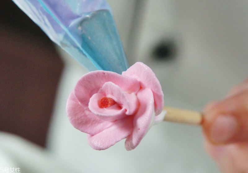 奶油怎么擠花 奶油擠花教程圖解 奶油怎么擠花 奶油擠花教程圖解