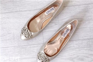 badgley mischka是幾線品牌？穿上它讓婚禮不留遺憾