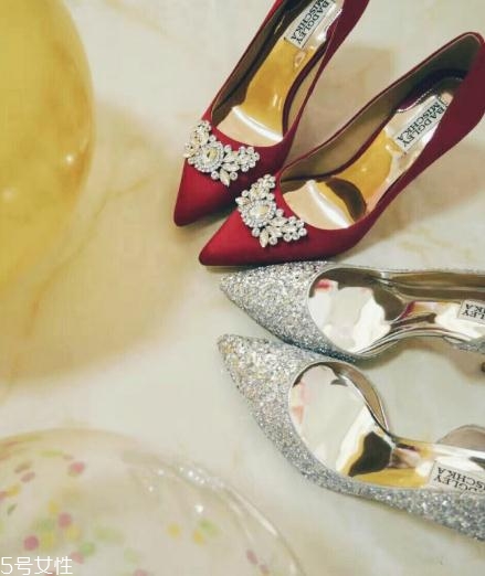 badgley mischka是幾線品牌？穿上它讓婚禮不留遺憾