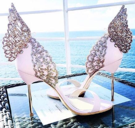 sophia webster是什么檔次？新星設(shè)計(jì)師圓你公主夢(mèng)