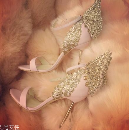 sophia webster是奢侈品嗎？在足間翩然起舞