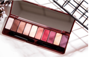 愛麗小屋十色眼影盤哪個好看？酒紅色非常好看