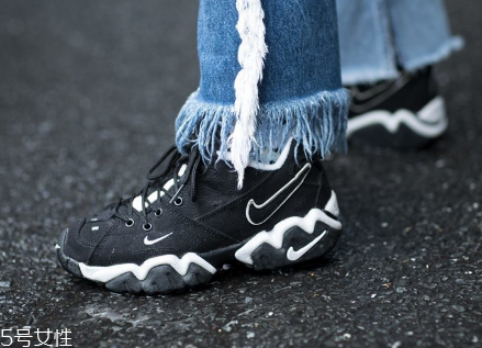 運動鞋洗完發(fā)臭怎么辦？鞋子洗完一定要曬干