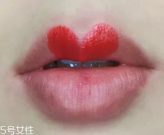 絲絨口紅和啞光哪個(gè)好？正式場(chǎng)合用啞光