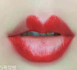 絲絨口紅和啞光哪個(gè)好？正式場(chǎng)合用啞光