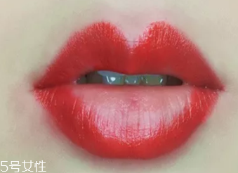 絲絨口紅和啞光哪個(gè)好？正式場(chǎng)合用啞光