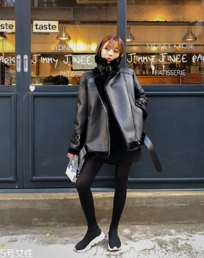 羊羔絨外套配什么鞋子？三款搭配出街不用愁