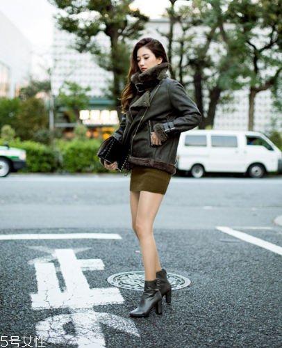 羊羔絨外套配什么鞋子？三款搭配出街不用愁