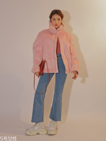 羊羔絨外套配什么褲子？讓你開春美個(gè)夠