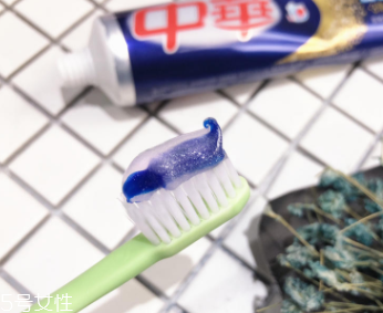 美白牙膏有用嗎？中華魔麗迅白牙膏評(píng)測(cè)