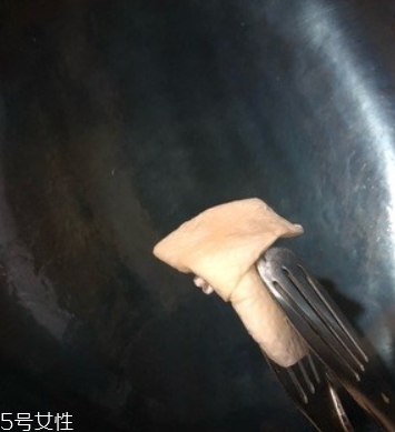 章丘鐵鍋怎么開鍋？臻三環(huán)鐵鍋開鍋教程