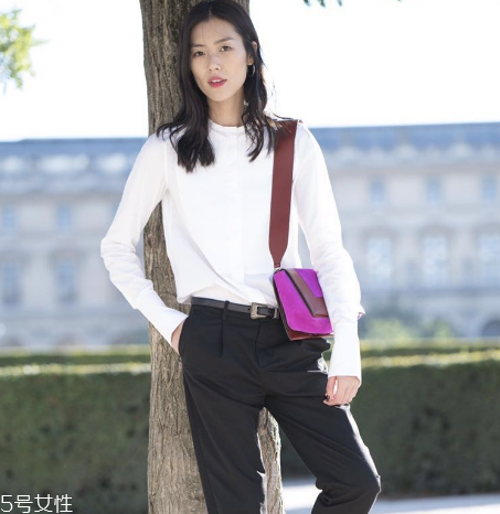 celine在哪個(gè)國(guó)家買最便宜？明星們的街拍新寵