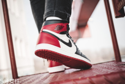 運(yùn)動(dòng)鞋白邊變黑怎么辦？這樣清洗煥然一新