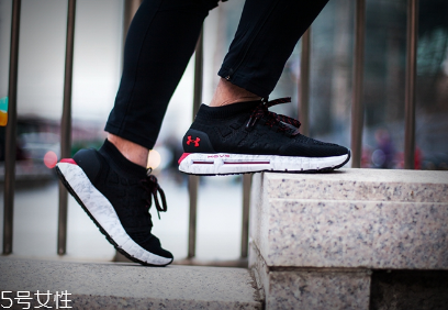 運(yùn)動(dòng)鞋穿41皮鞋穿多大？運(yùn)動(dòng)鞋比皮鞋大半碼