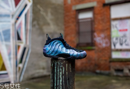 運動鞋比板鞋大一碼嗎？按正常尺碼購買