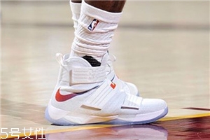 運(yùn)動(dòng)鞋不透氣怎么辦？購(gòu)買需謹(jǐn)慎