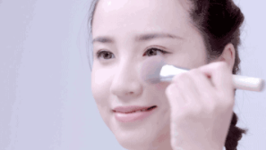 黃皮用什么顏色的腮紅？選擇與黃色互補的紫色