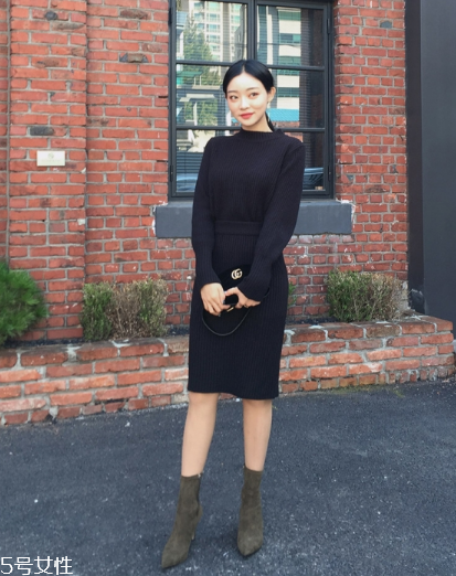 針織套裝配什么鞋子？彰顯時(shí)髦和個(gè)性
