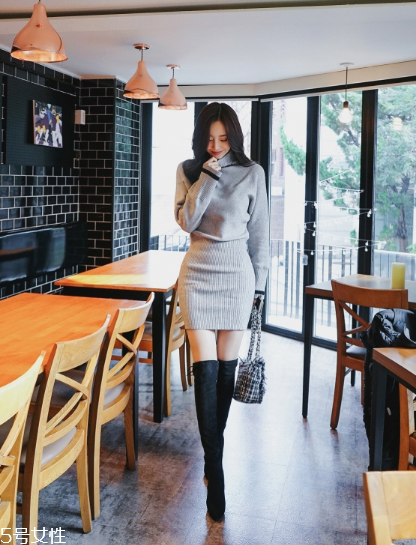 針織套裝配什么鞋子？彰顯時(shí)髦和個(gè)性