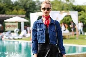 牛仔上衣配什么褲子好看？這個(gè)春天酷到爆