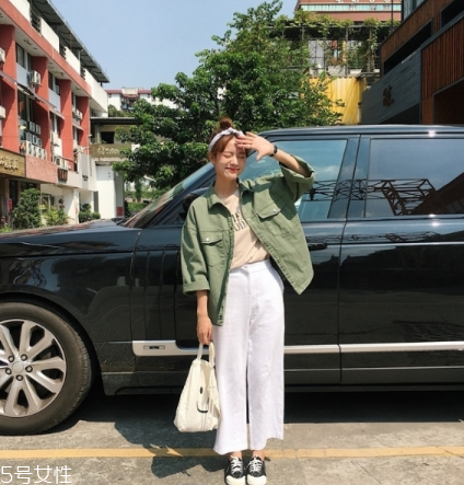 牛仔上衣配什么褲子好看？這個(gè)春天酷到爆