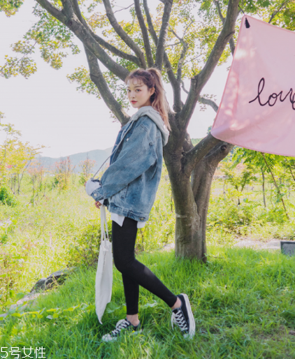 牛仔上衣配什么褲子好看？這個(gè)春天酷到爆