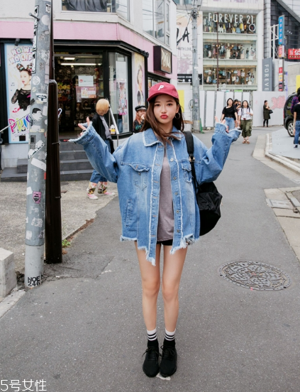 牛仔上衣配什么褲子好看？這個(gè)春天酷到爆