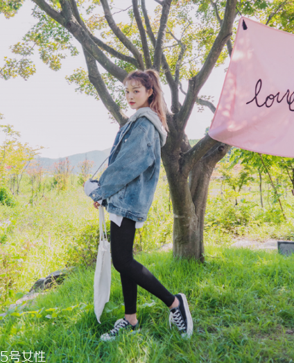 牛仔上衣配什么鞋子？輕松凹出街拍潮范