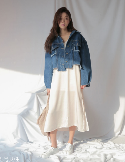 牛仔上衣配什么鞋子？輕松凹出街拍潮范